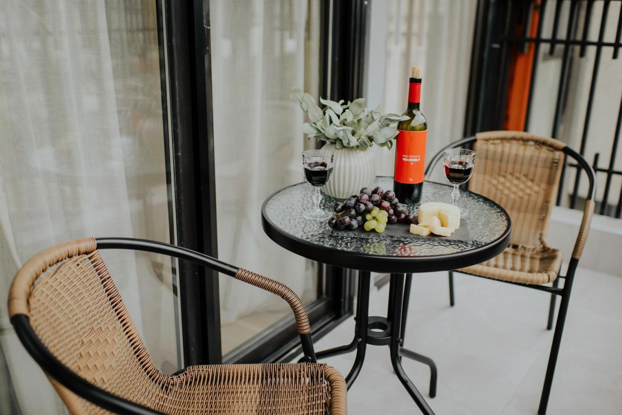 Skyline Luxury Suites Τυφλίδα Εξωτερικό φωτογραφία